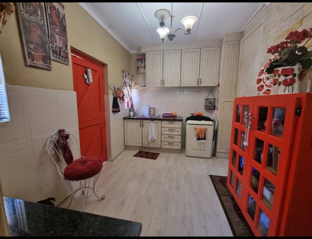 4 BEDROOM HOUSE FOR SALE IN VANDERBIJLPARK SW 1